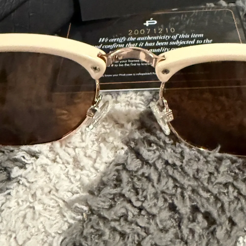 NEW IN BOX BLACK BY PRIVE REVAUX POLARIZED
“THE HEADLINER”
51-20-145 - Picture 9 of 10